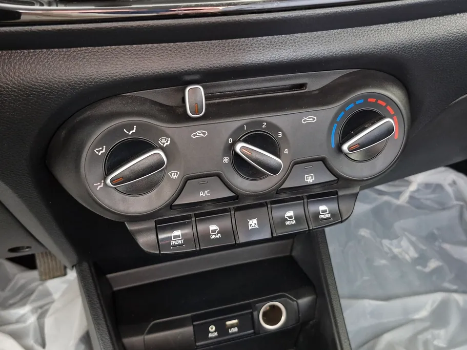 2022 Kia Pegas LX 