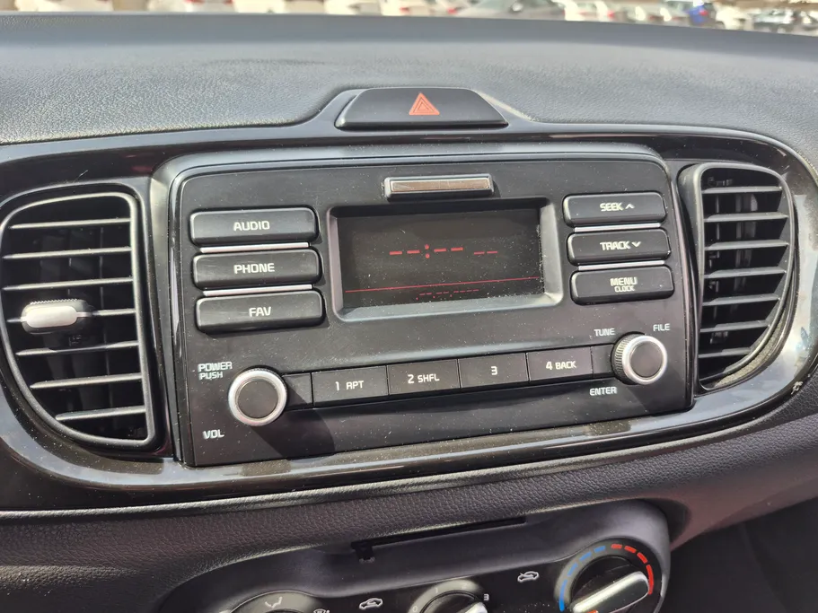 2022 Kia Pegas LX 