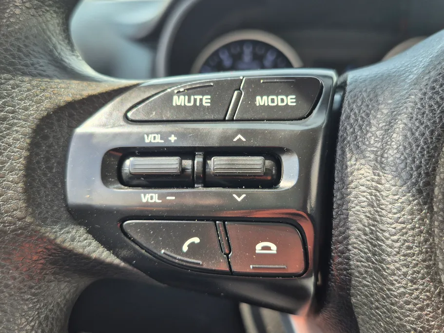 2022 Kia Pegas LX 