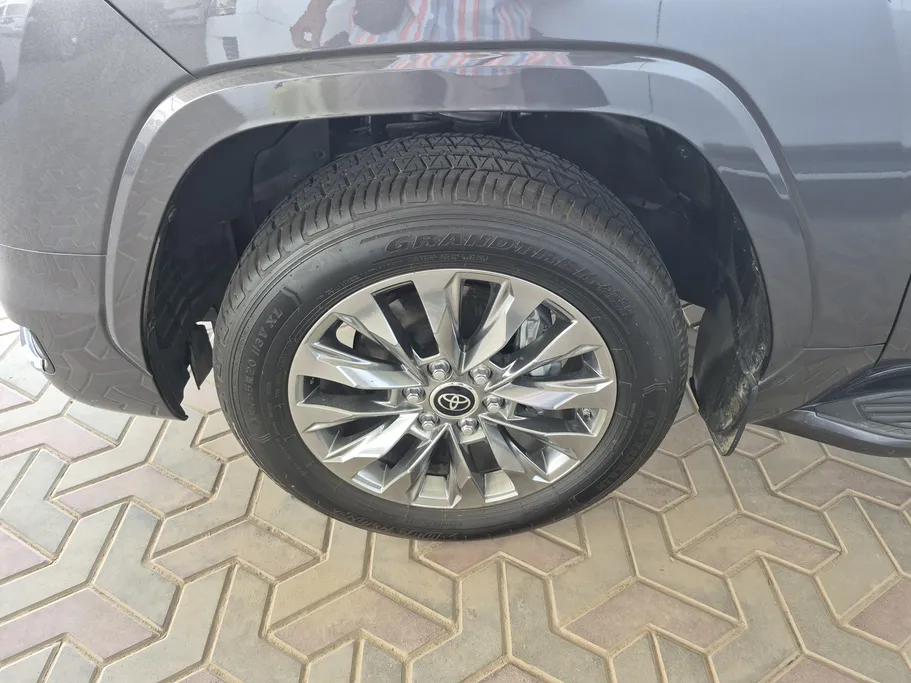 تويوتا لاندكروزر GXR3 2024 
