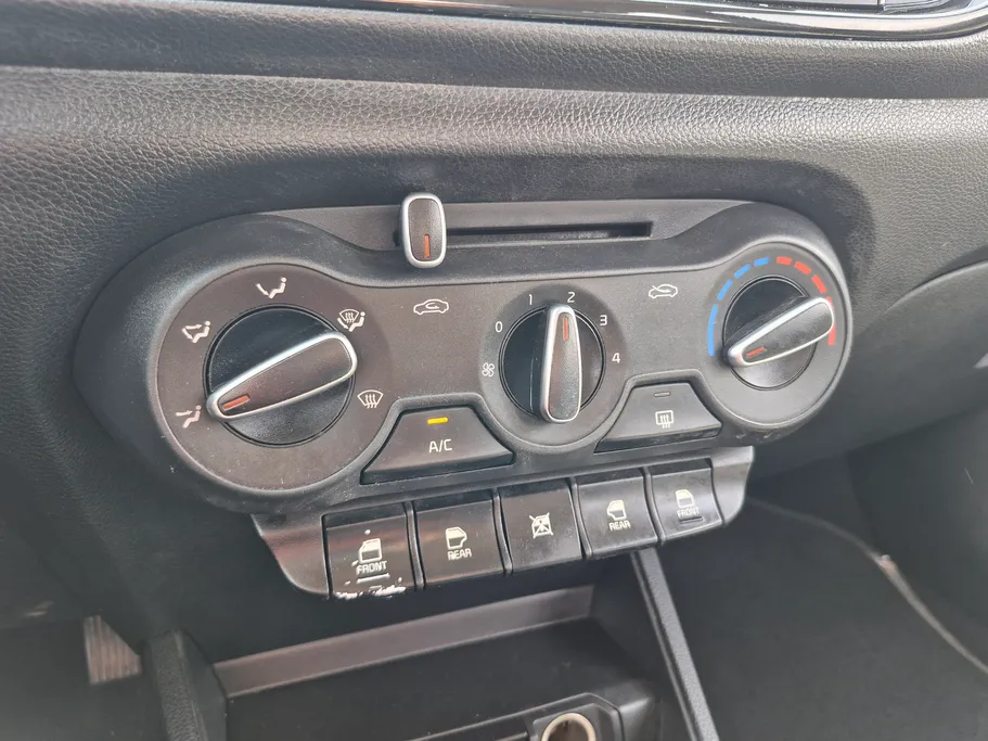 2022 Kia Pegas LX 