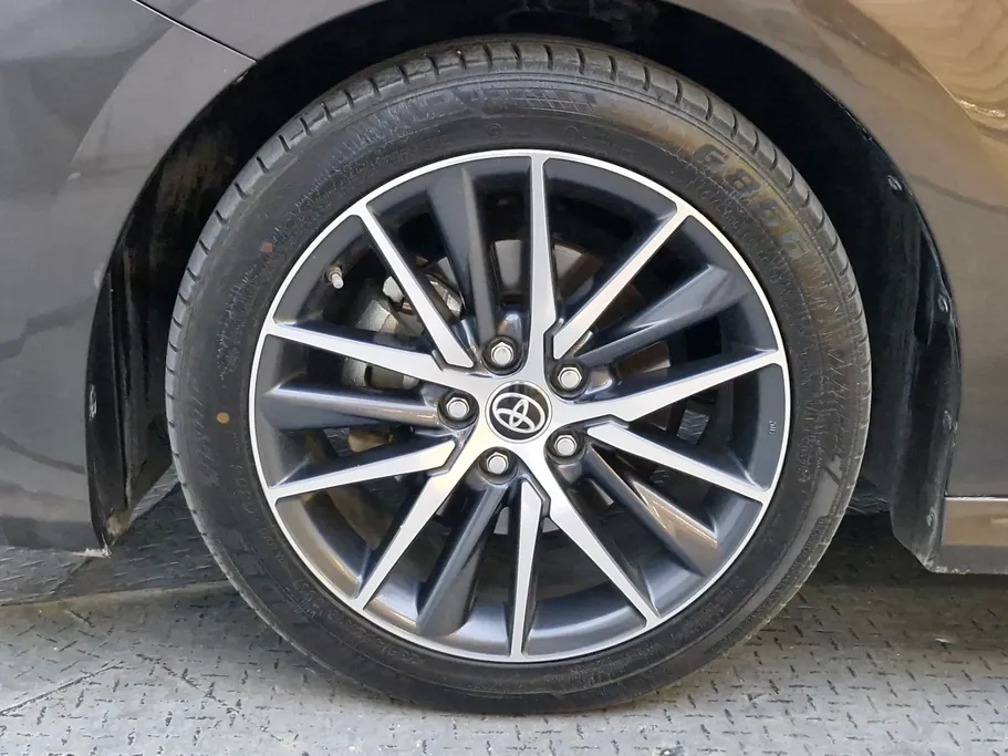 2022 Toyota Camry  GLE HEV  
