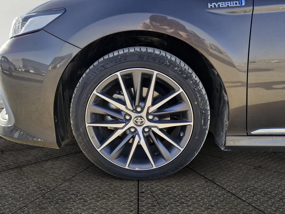 2022 Toyota Camry  GLE HEV  