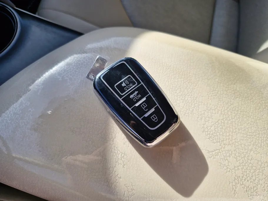 2022 Toyota Camry  GLE HEV  