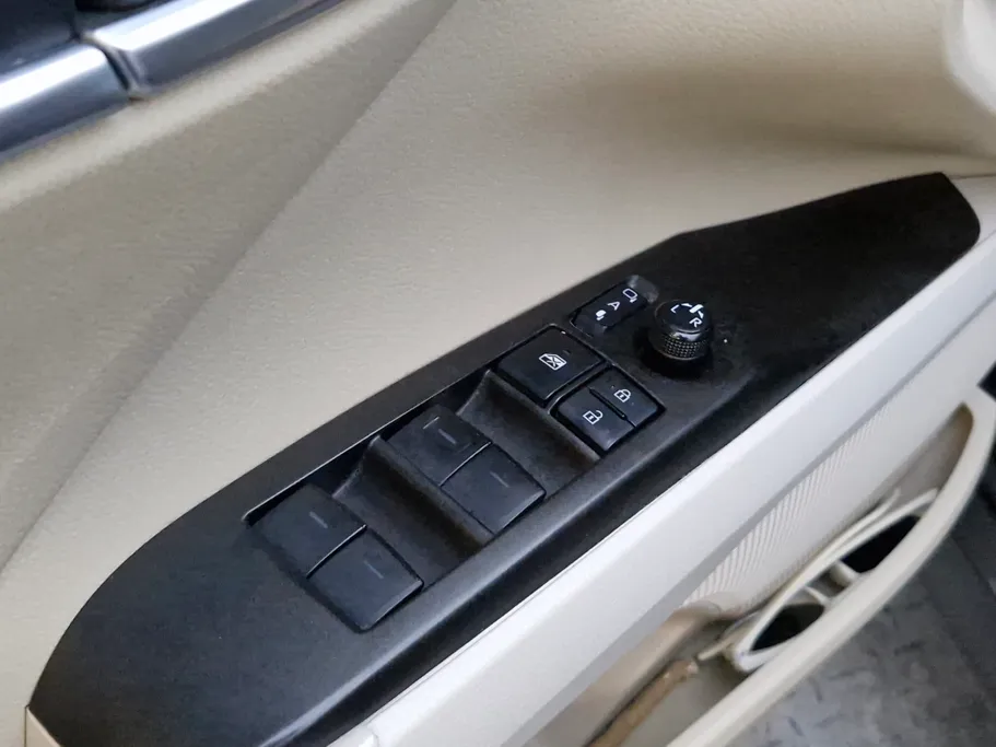 2022 Toyota Camry  GLE HEV  