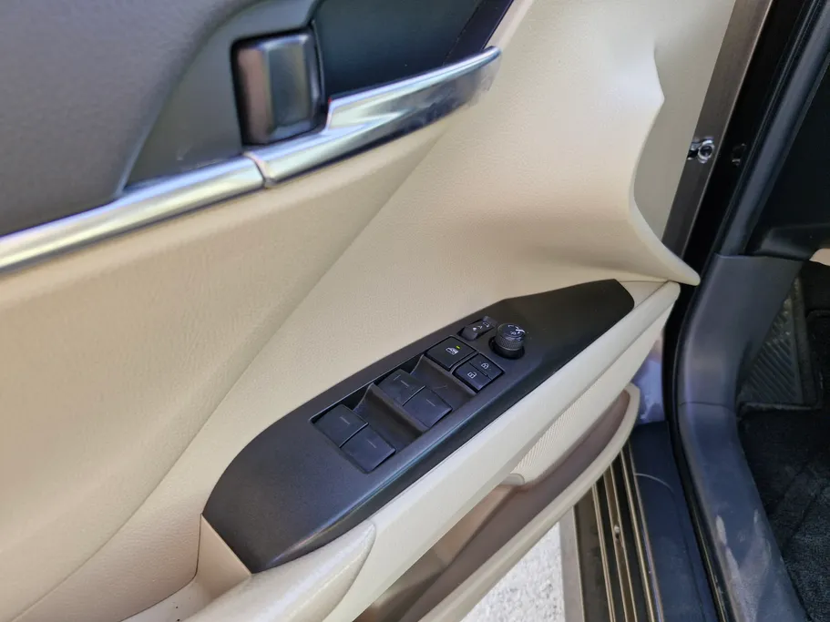 2022 Toyota Camry  GLE HEV  