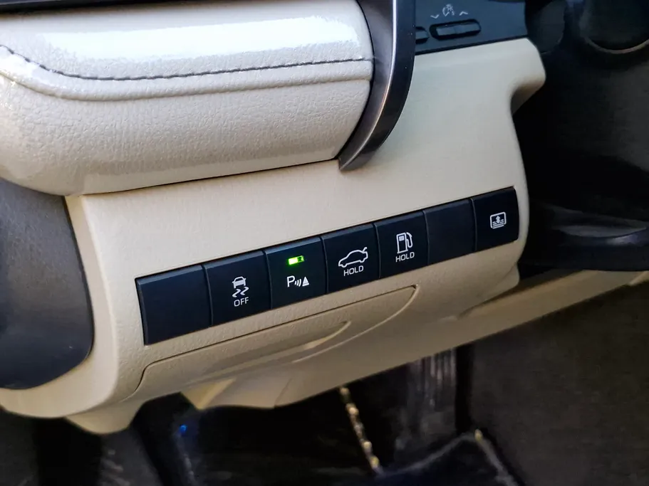 2022 Toyota Camry  GLE HEV  