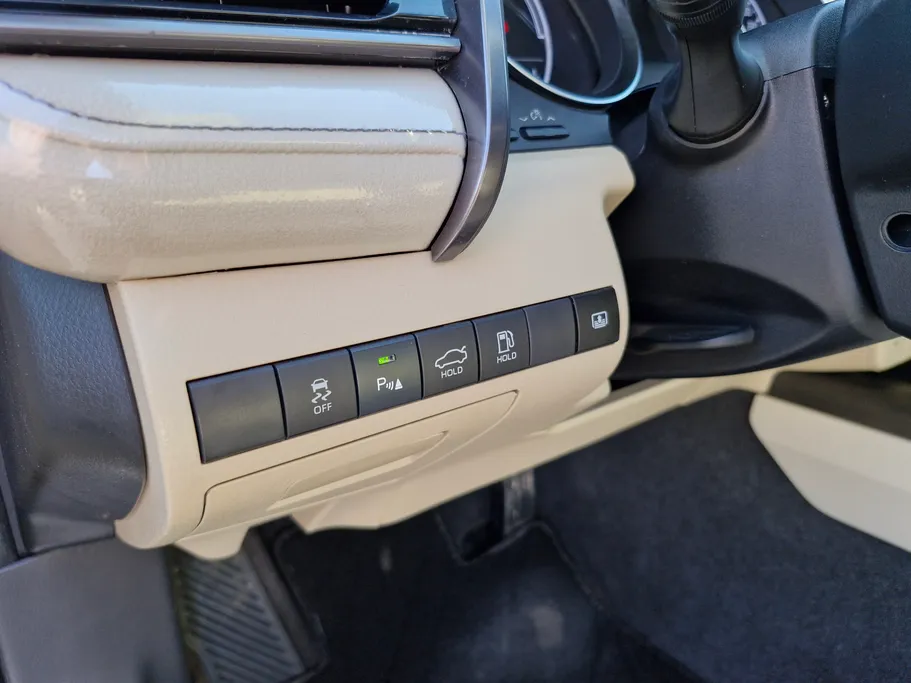 2022 Toyota Camry  GLE HEV  