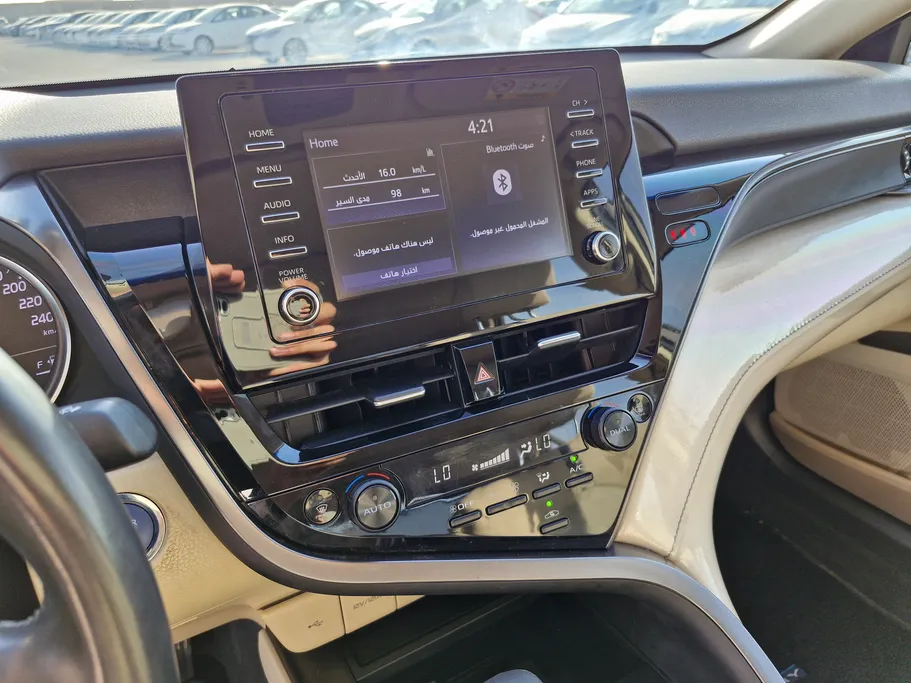 2022 Toyota Camry  GLE HEV  
