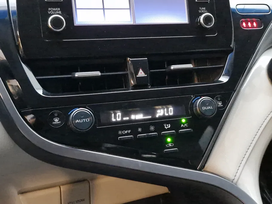2022 Toyota Camry  GLE HEV  