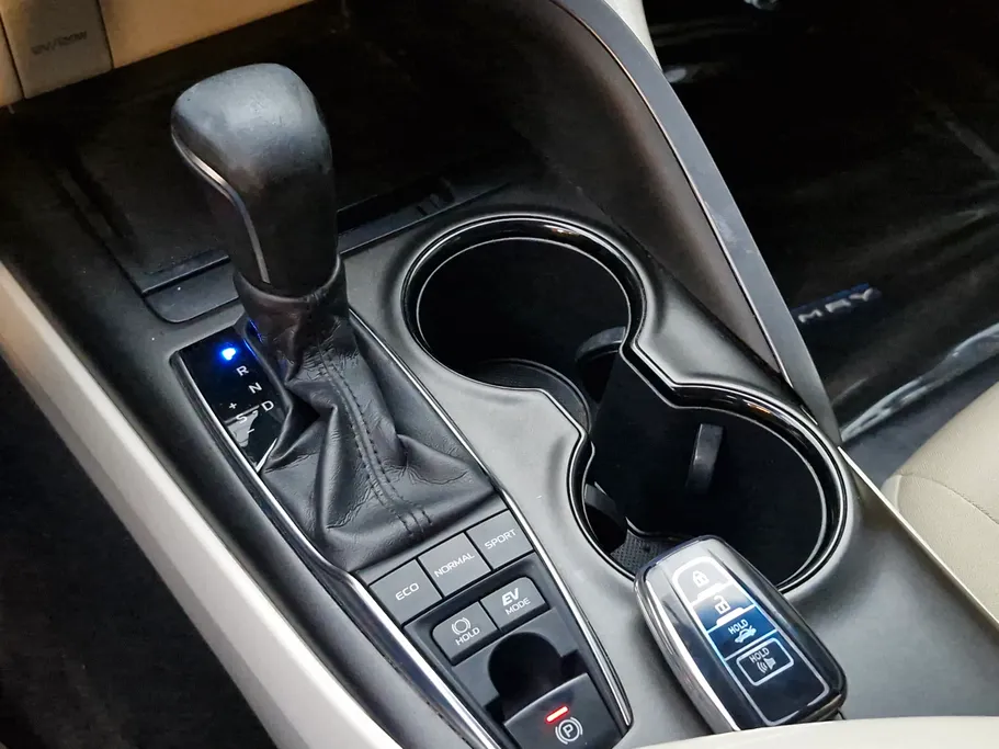 2022 Toyota Camry  GLE HEV  