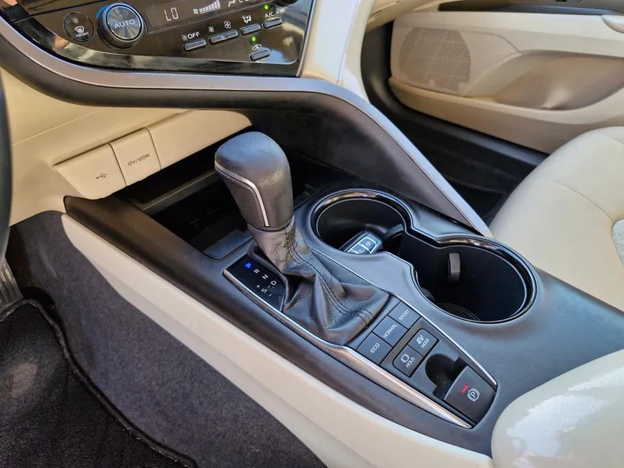 2022 Toyota Camry  GLE HEV  