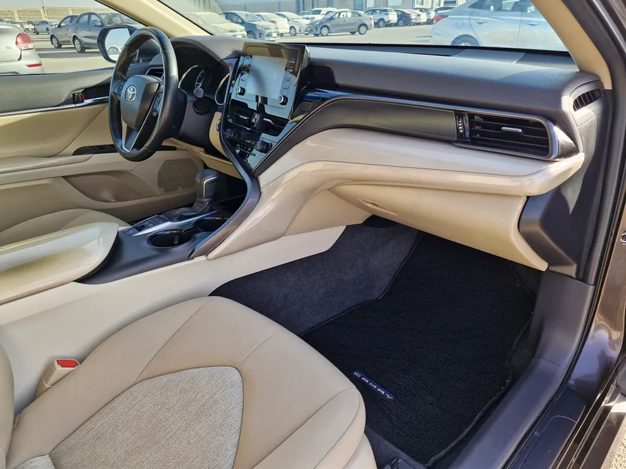 2022 Toyota Camry  GLE HEV  