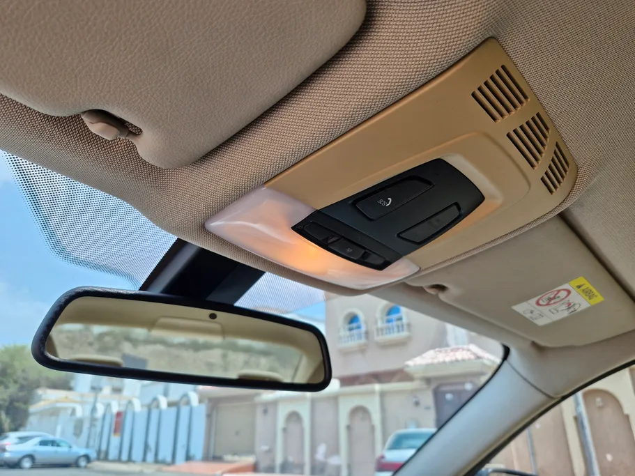 بي ام دبليو الفئة الثالثة 320i  2018 
