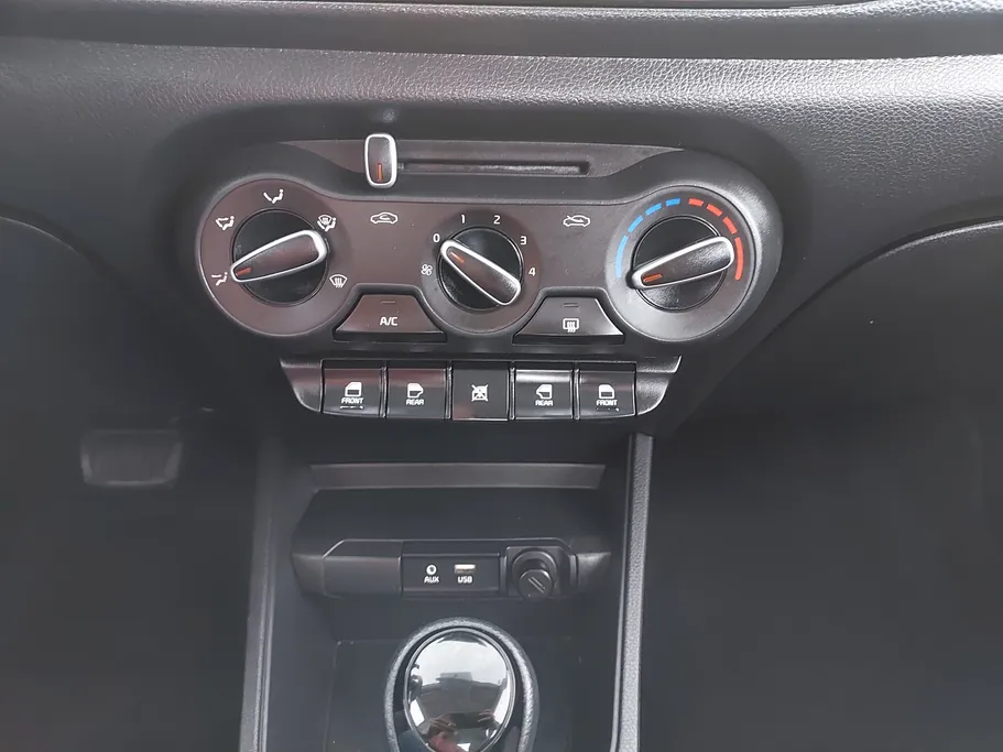 2022 Kia Pegas LX 