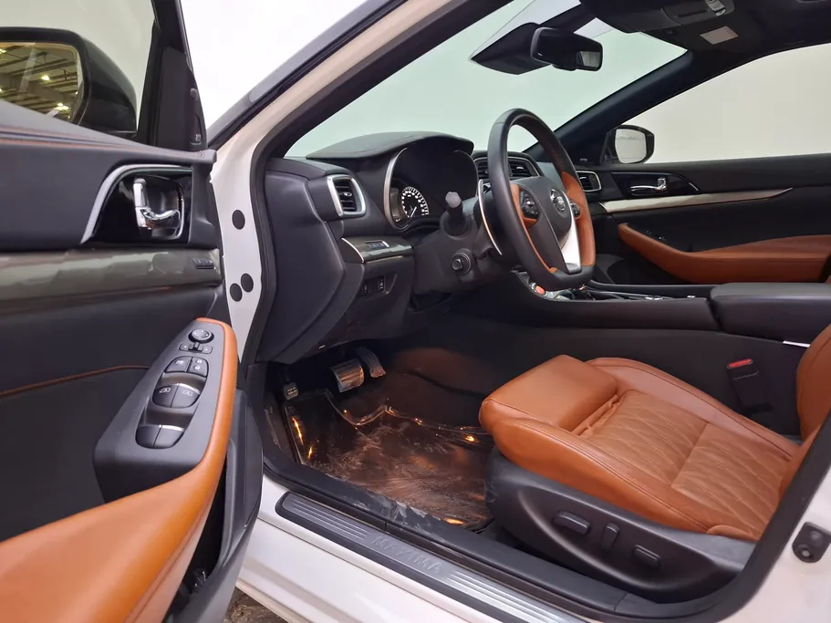 2022 Nissan Maxima SR 