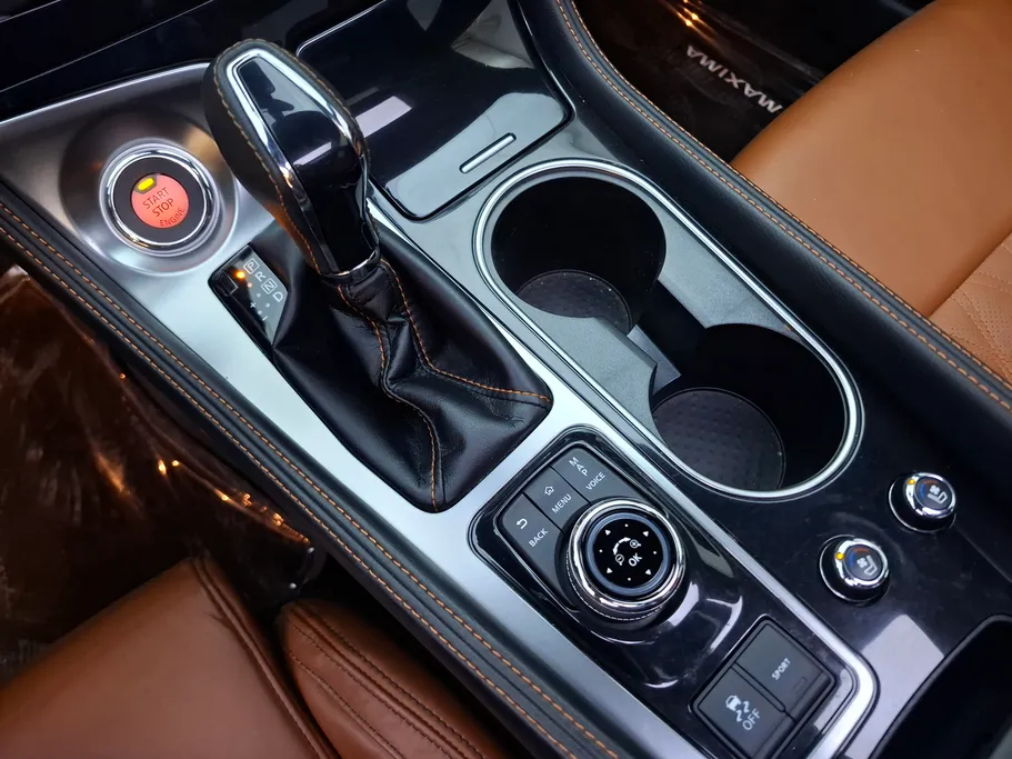 2022 Nissan Maxima SR 
