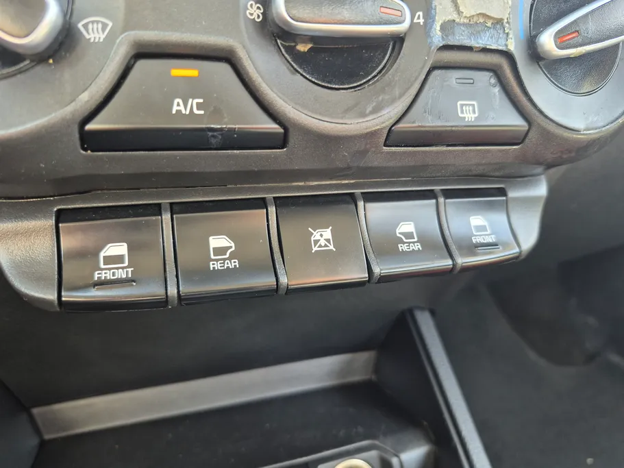 2023 Kia Pegas LX 
