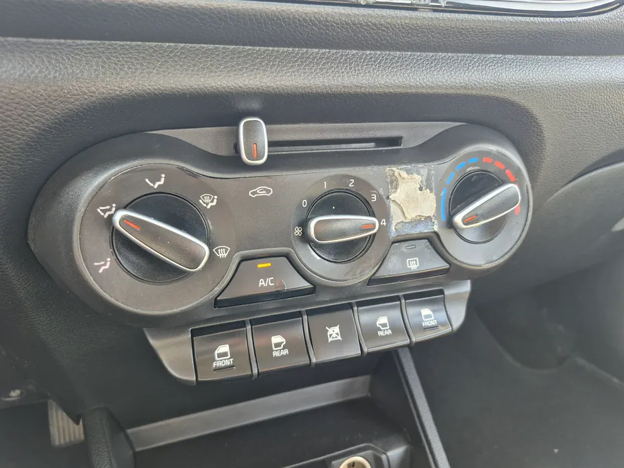2023 Kia Pegas LX 