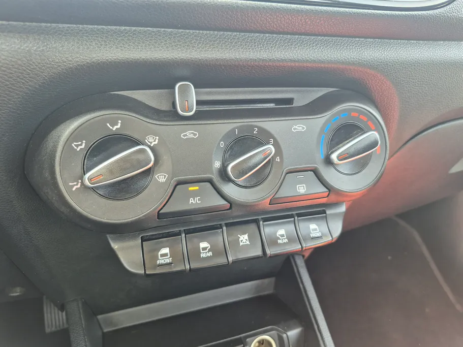 2023 Kia Pegas LX 