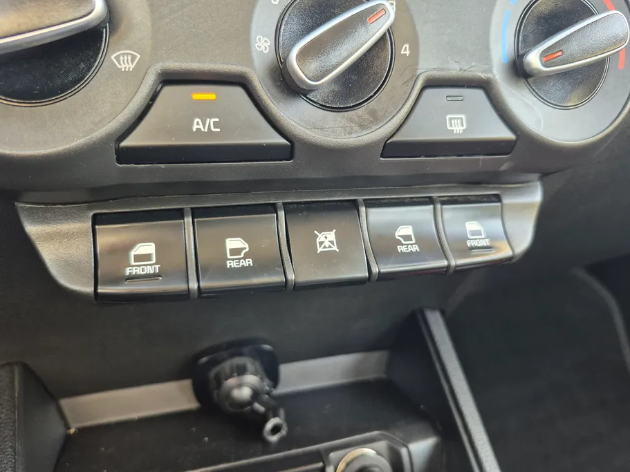 2023 Kia Pegas LX 