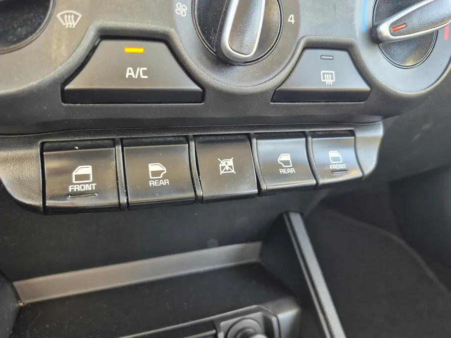 2022 Kia Pegas LX 