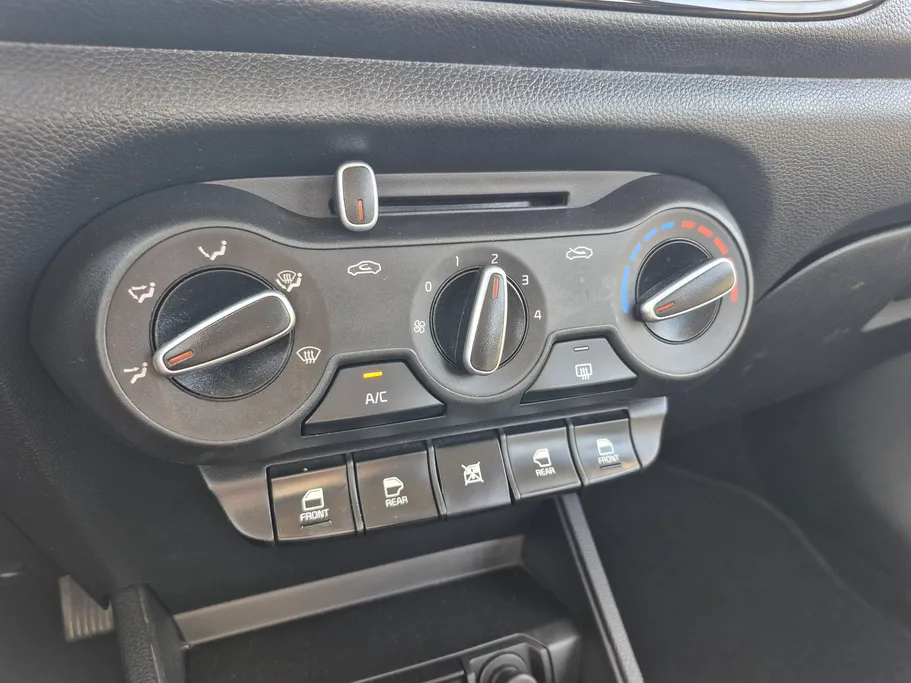 2022 Kia Pegas LX 