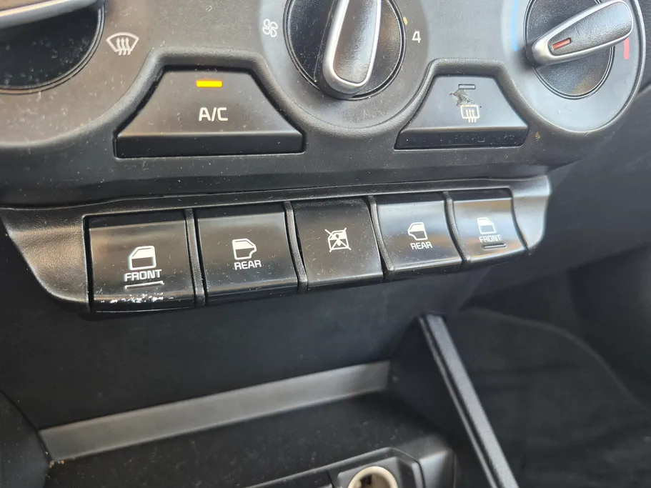 2022 Kia Pegas LX 