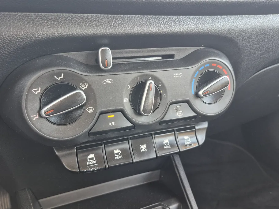 2022 Kia Pegas LX 