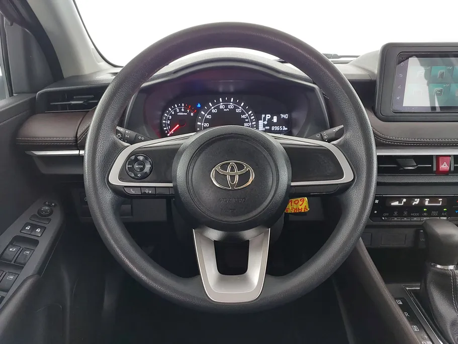 2023 Toyota Yaris  Y 