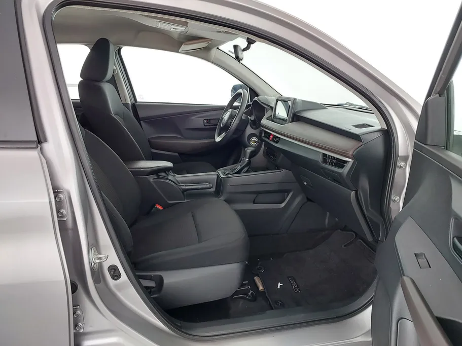 2023 Toyota Yaris  Y 