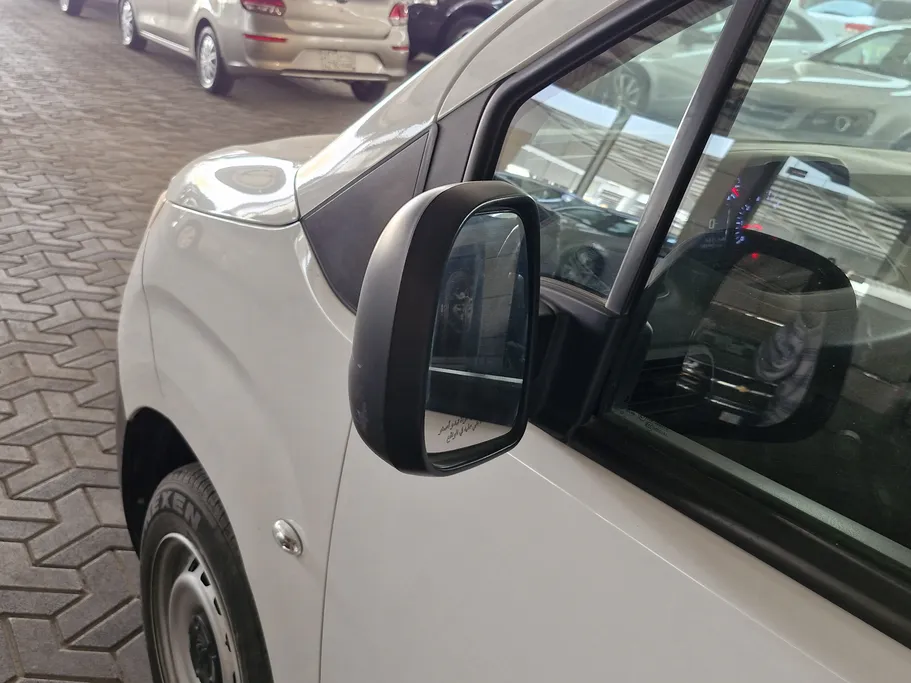 بيجو بارتنر Short van 2023 