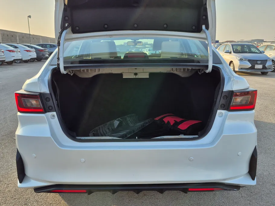 2023 Toyota Yaris  Y 