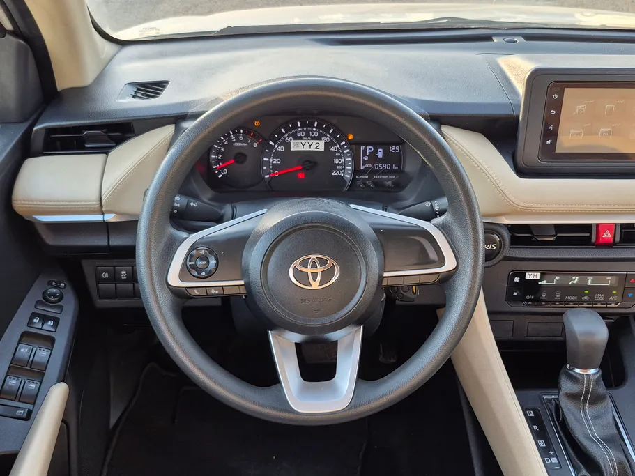 2023 Toyota Yaris  Y 