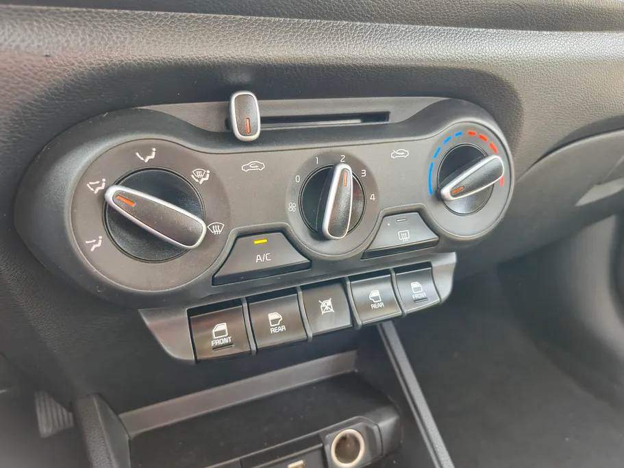 2022 Kia Pegas LX 