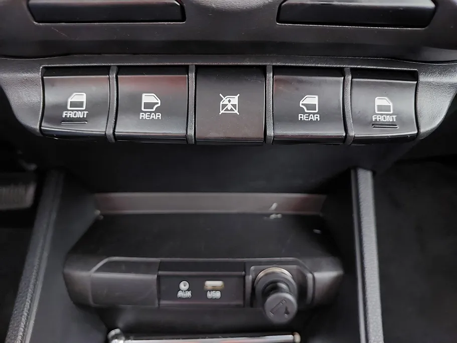2022 Kia Pegas LX 
