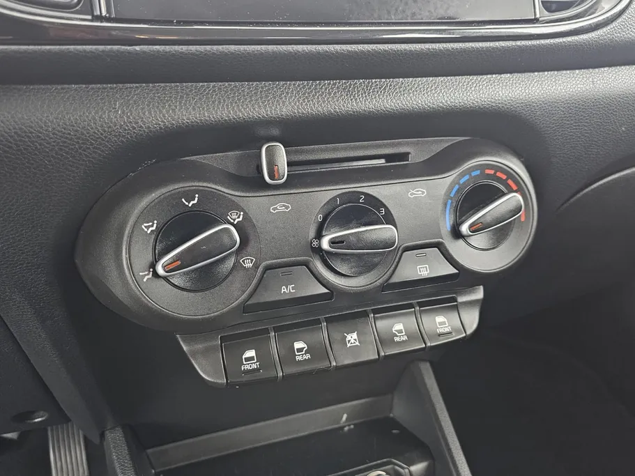 2022 Kia Pegas LX 