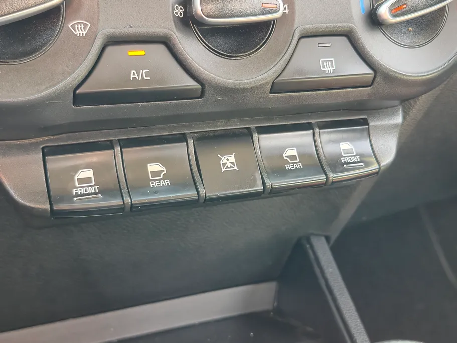 2022 Kia Pegas GL 