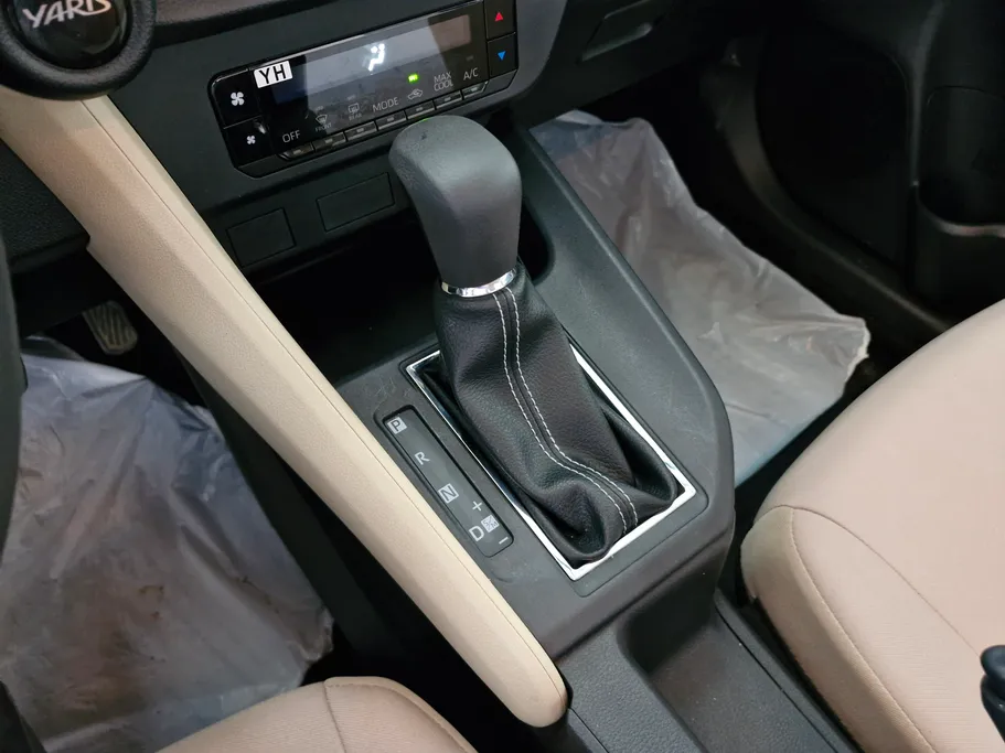 2024 Toyota Yaris  Y 