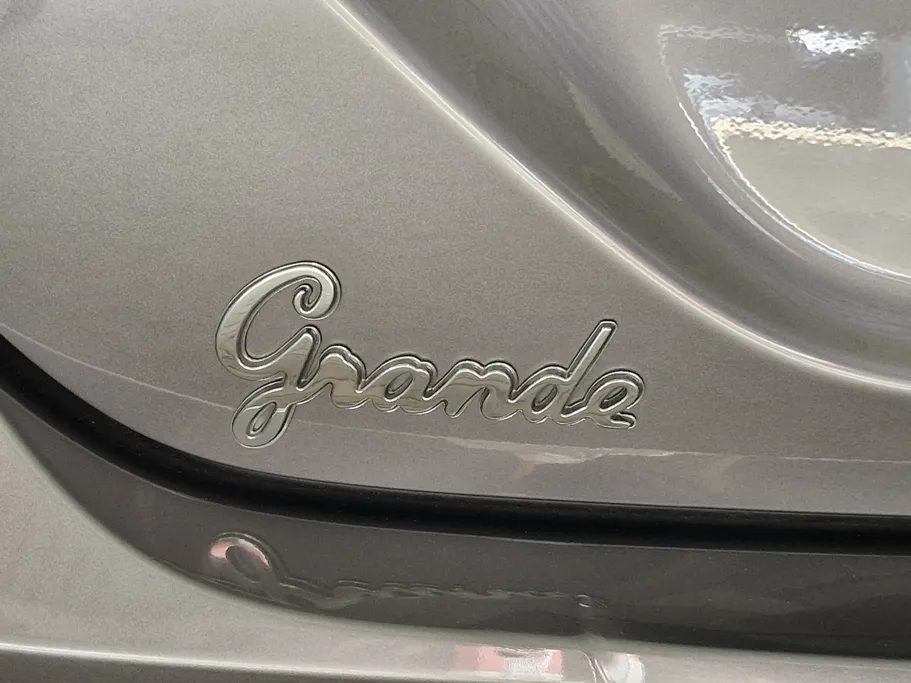 تويوتا كامري GRANDE HEV 2023 