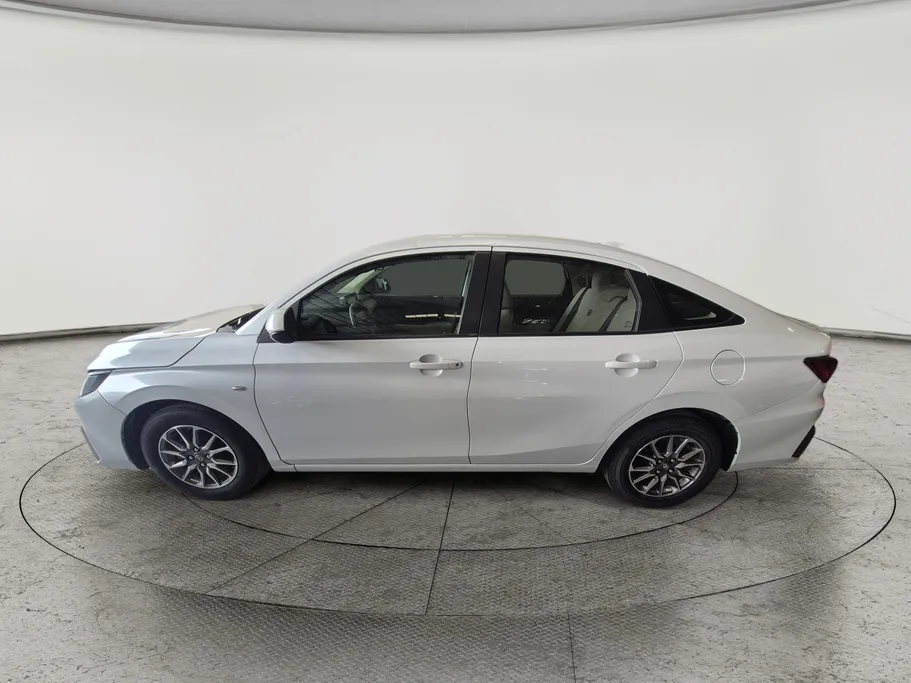 2023 Toyota Yaris  Y 