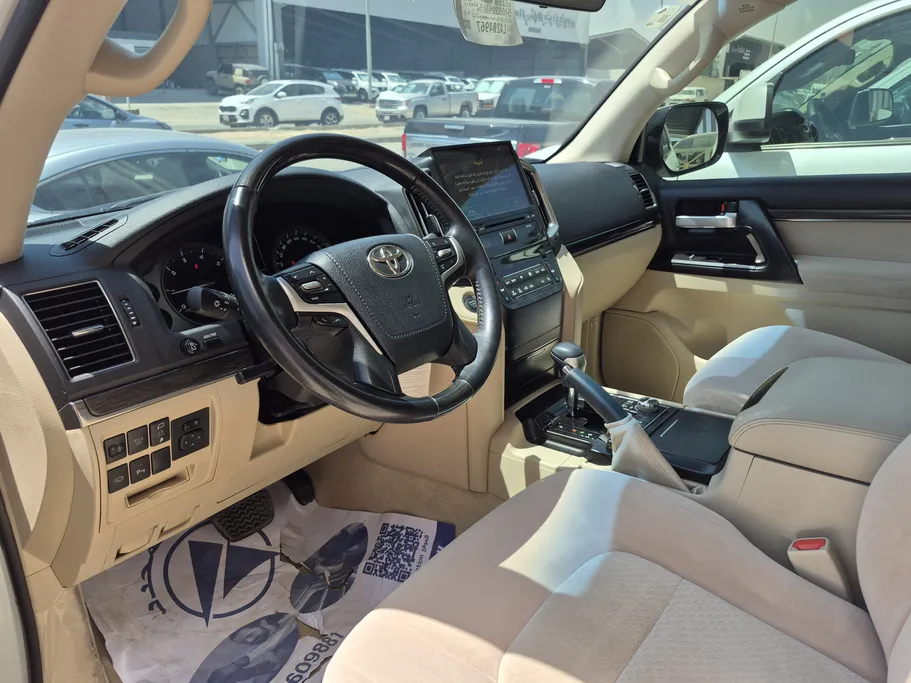 تويوتا لاندكروزر Grand Touring 2020 