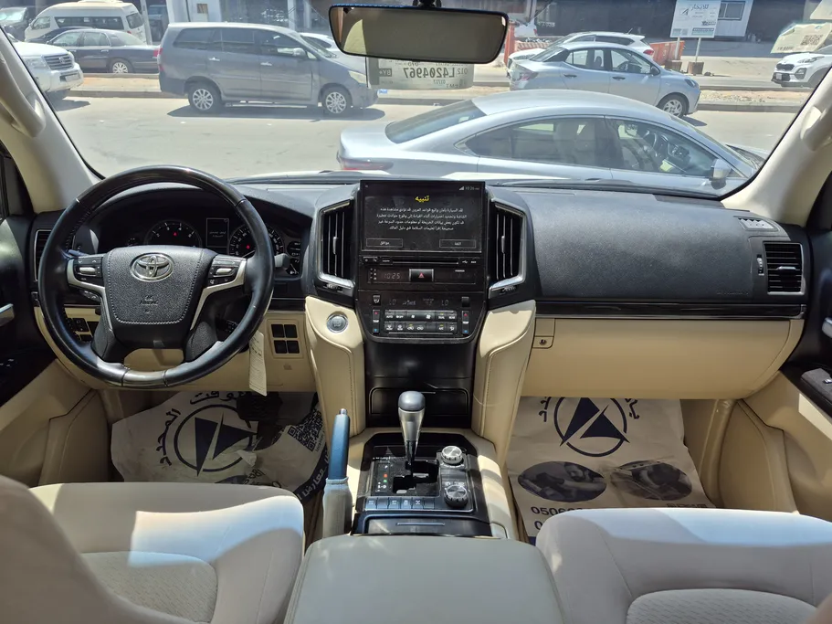 تويوتا لاندكروزر Grand Touring 2020 