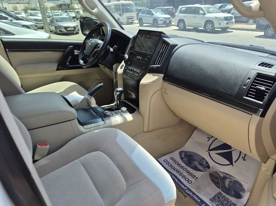 تويوتا لاندكروزر Grand Touring 2020 