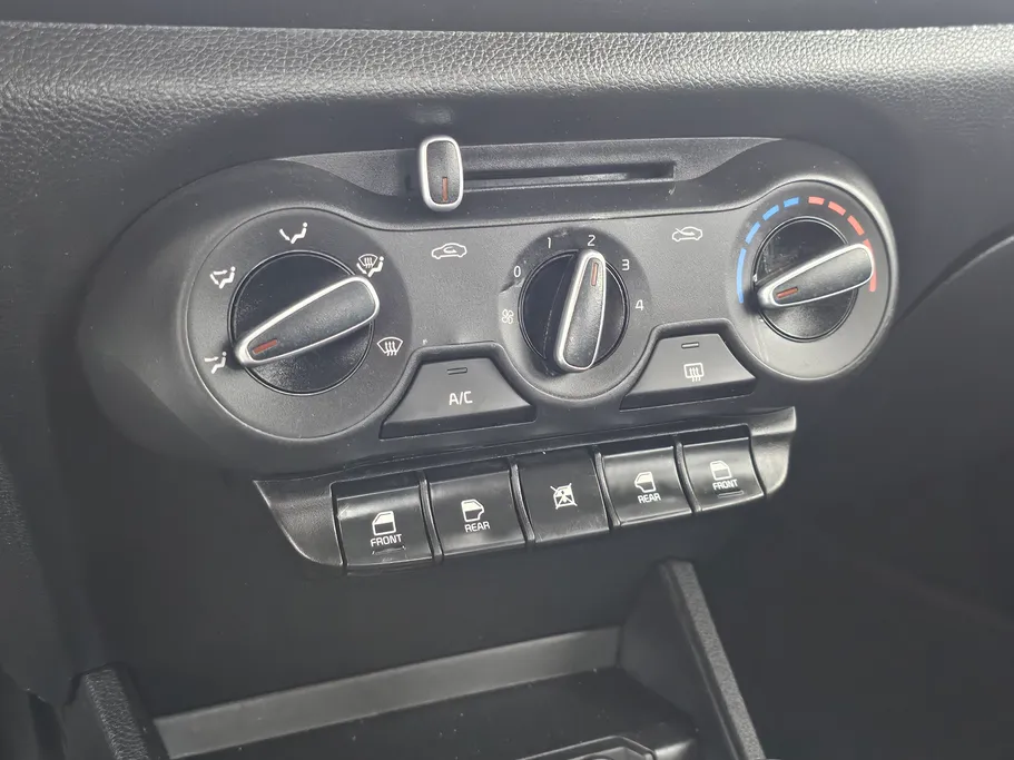 2022 Kia Pegas LX 