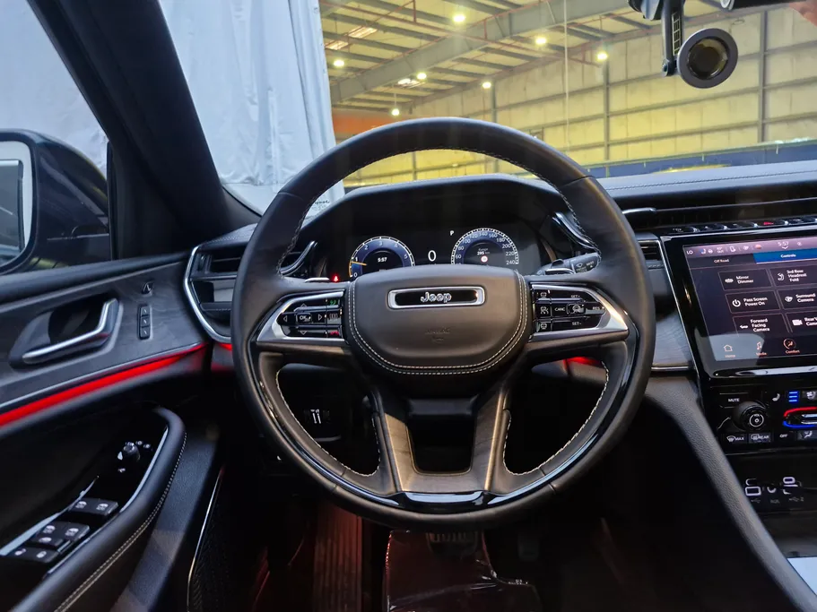 2023 Jeep Grand Cherokee اوفرلاند 
