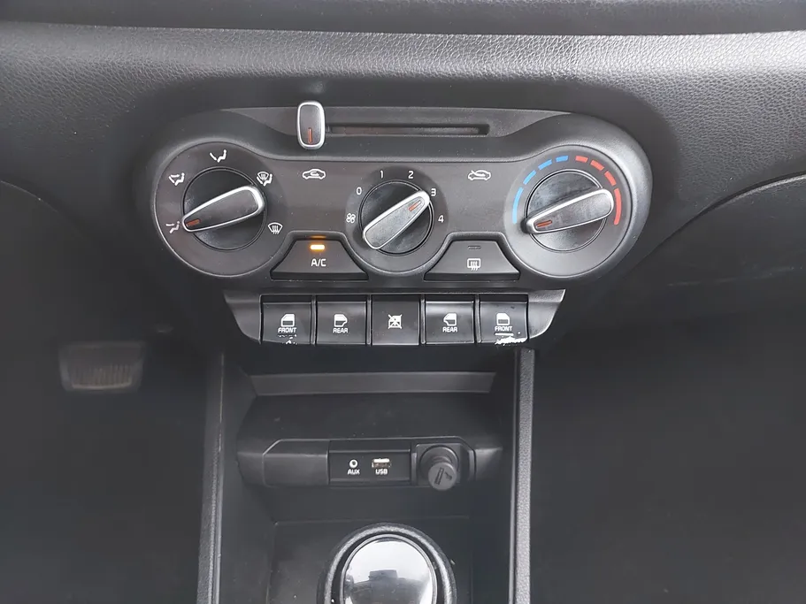 2022 Kia Pegas LX 