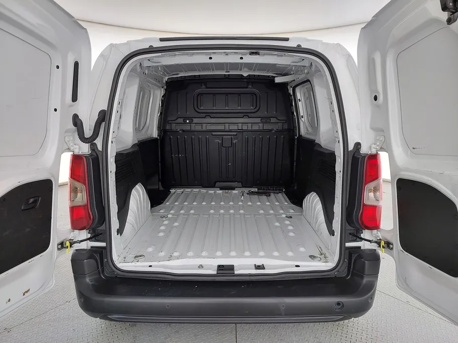 2023 Peugeot Partner Short van 