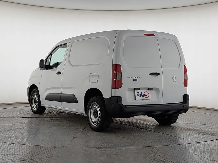 2023 Peugeot Partner Short van 