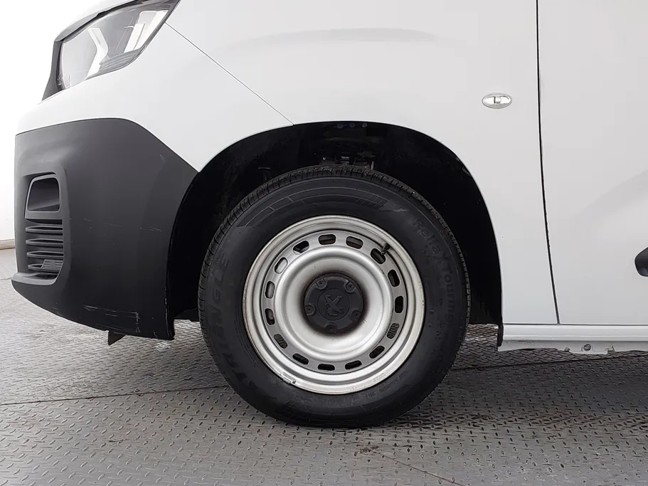 2023 Peugeot Partner Short van 
